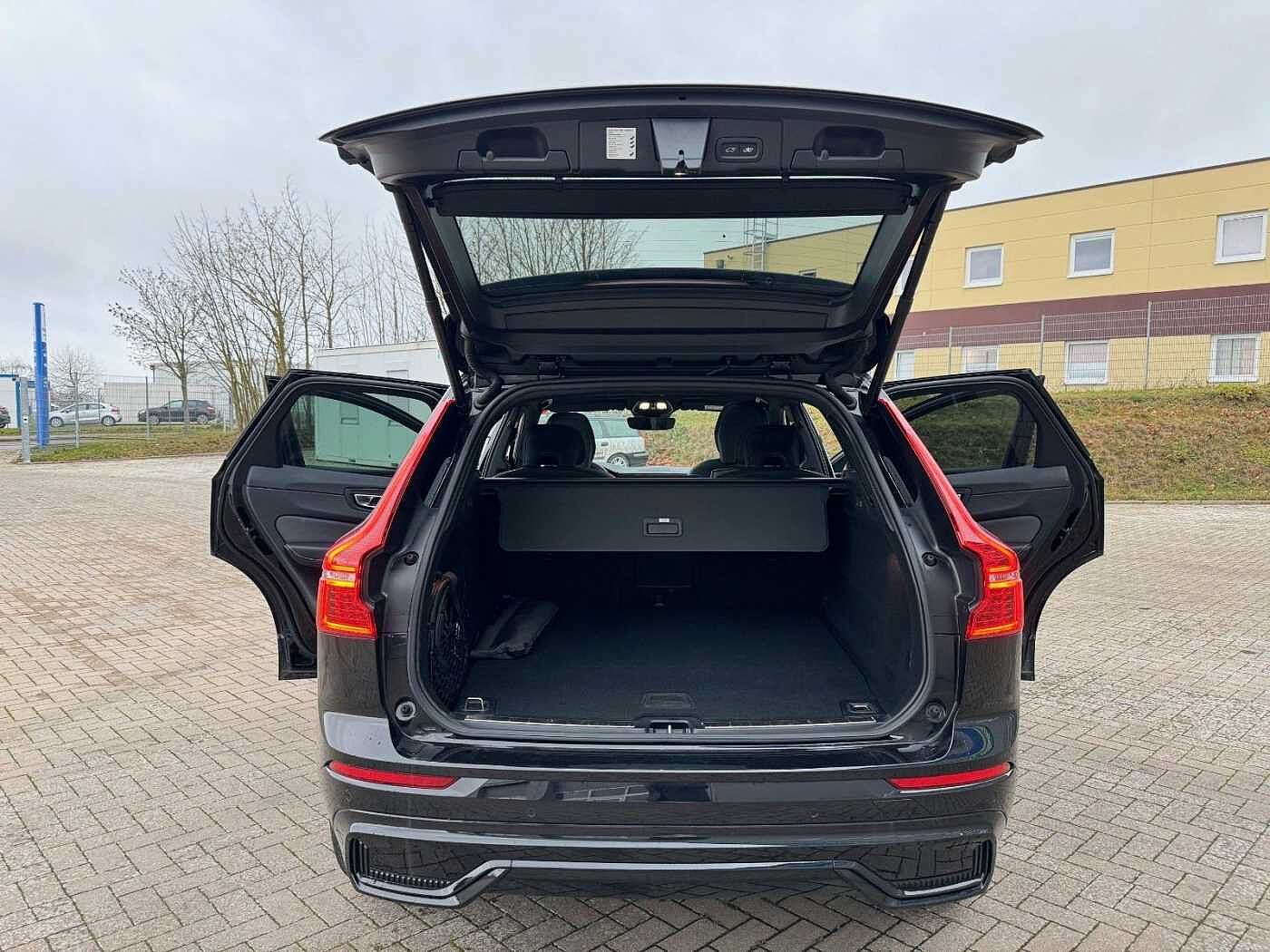 Volvo  T6 Recharge AWD Geartr PLUS - BLACK EDITION