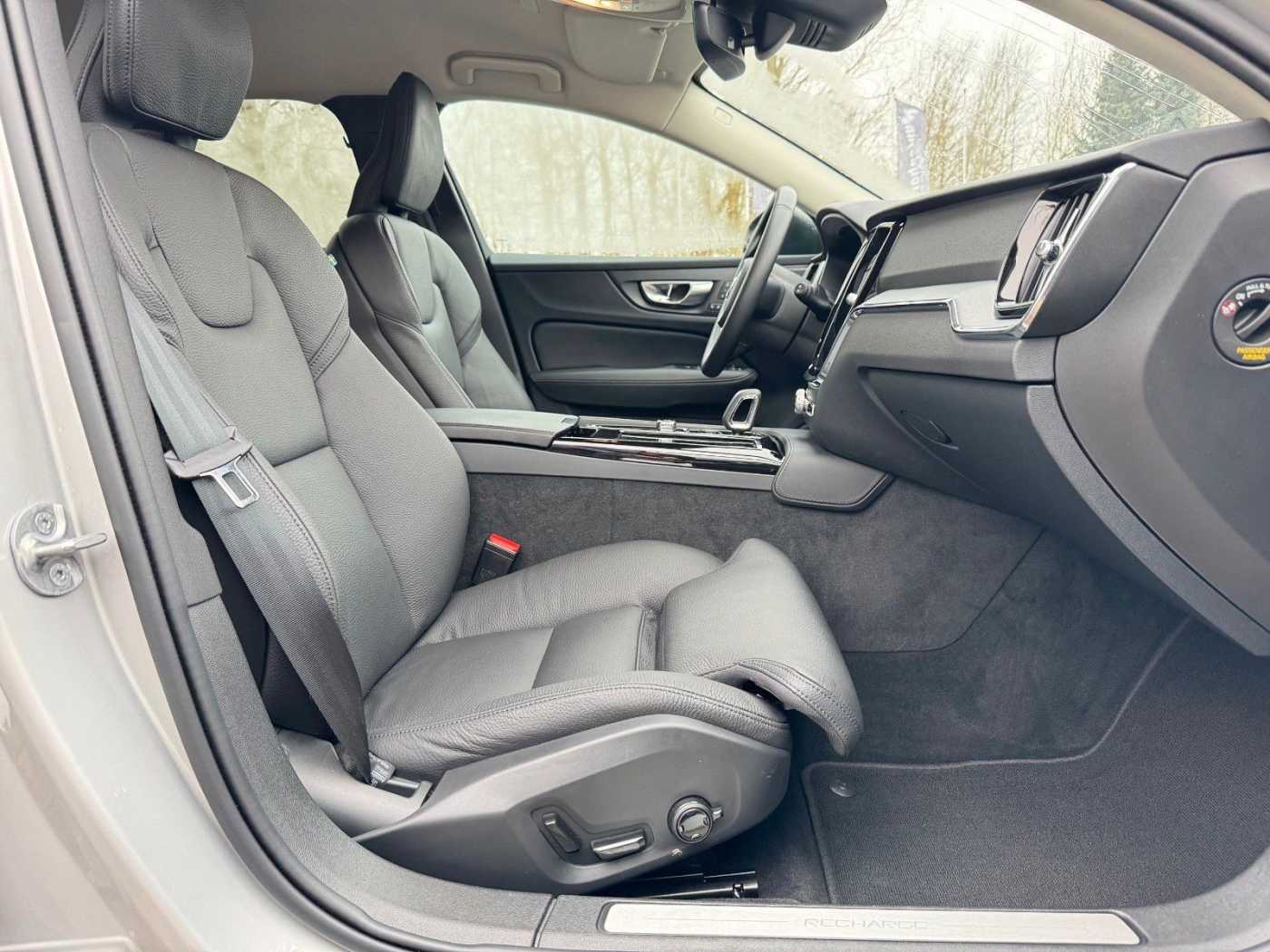 Volvo  T6 Recharge AWD PLUS DARK - Pilot - Standhzg