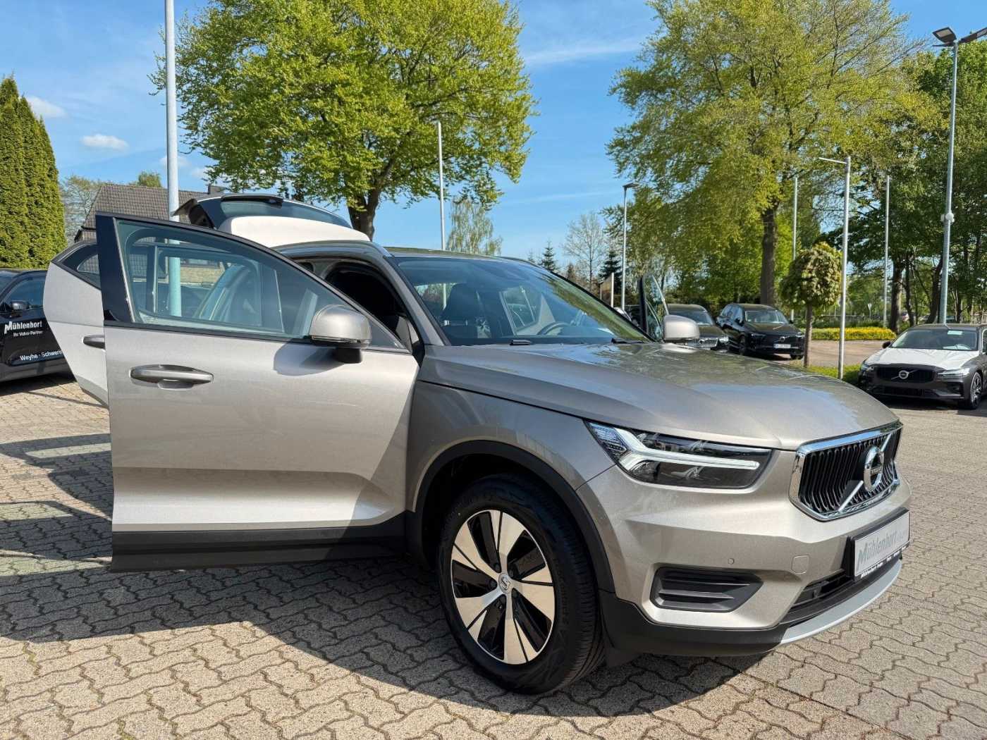 Volvo  T3 MOMENTUM PRO - Kamera - Keyless - LED -