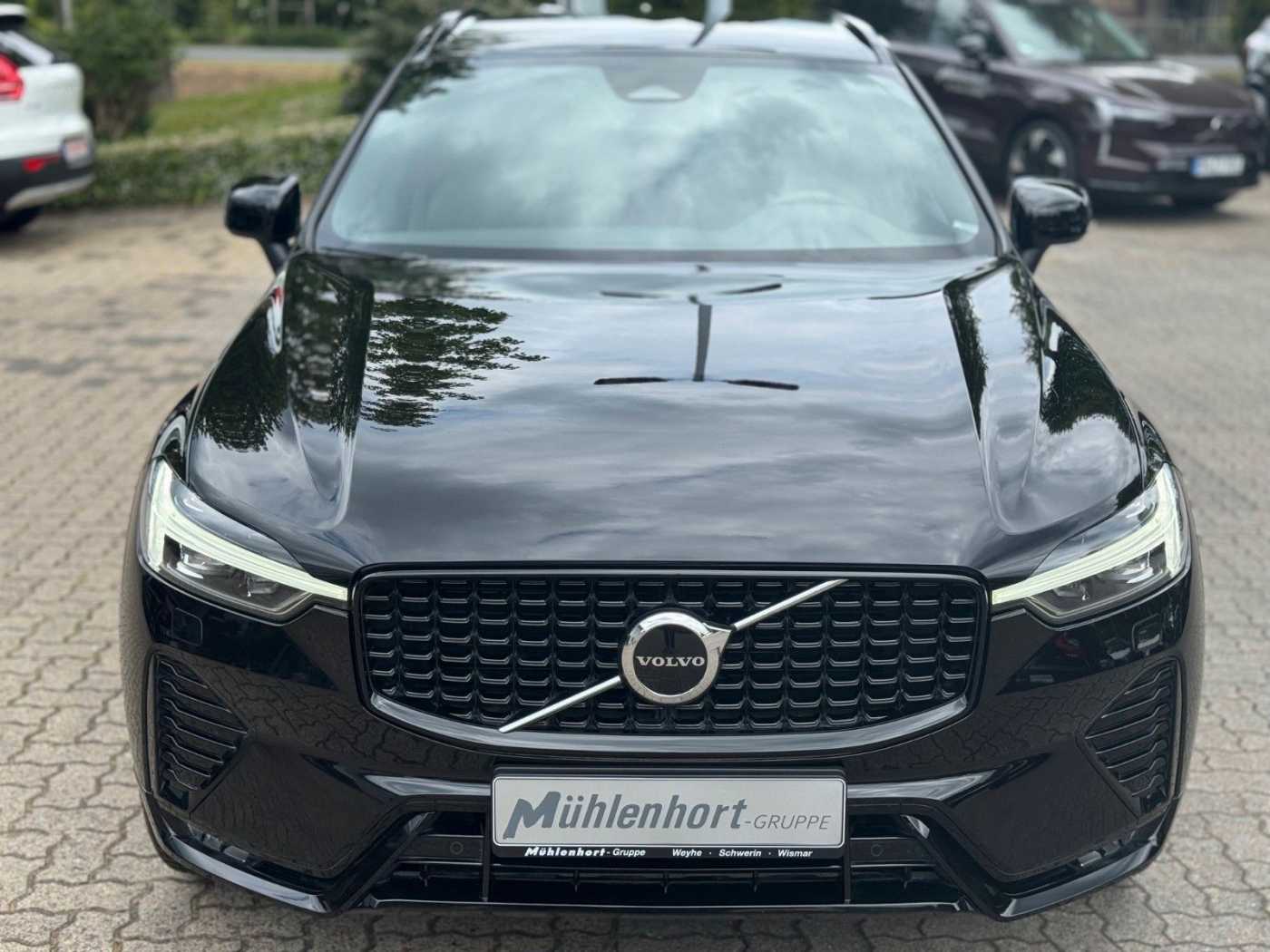 Volvo  B4 D AWD PLUS DARK - Standheizung - H/K
