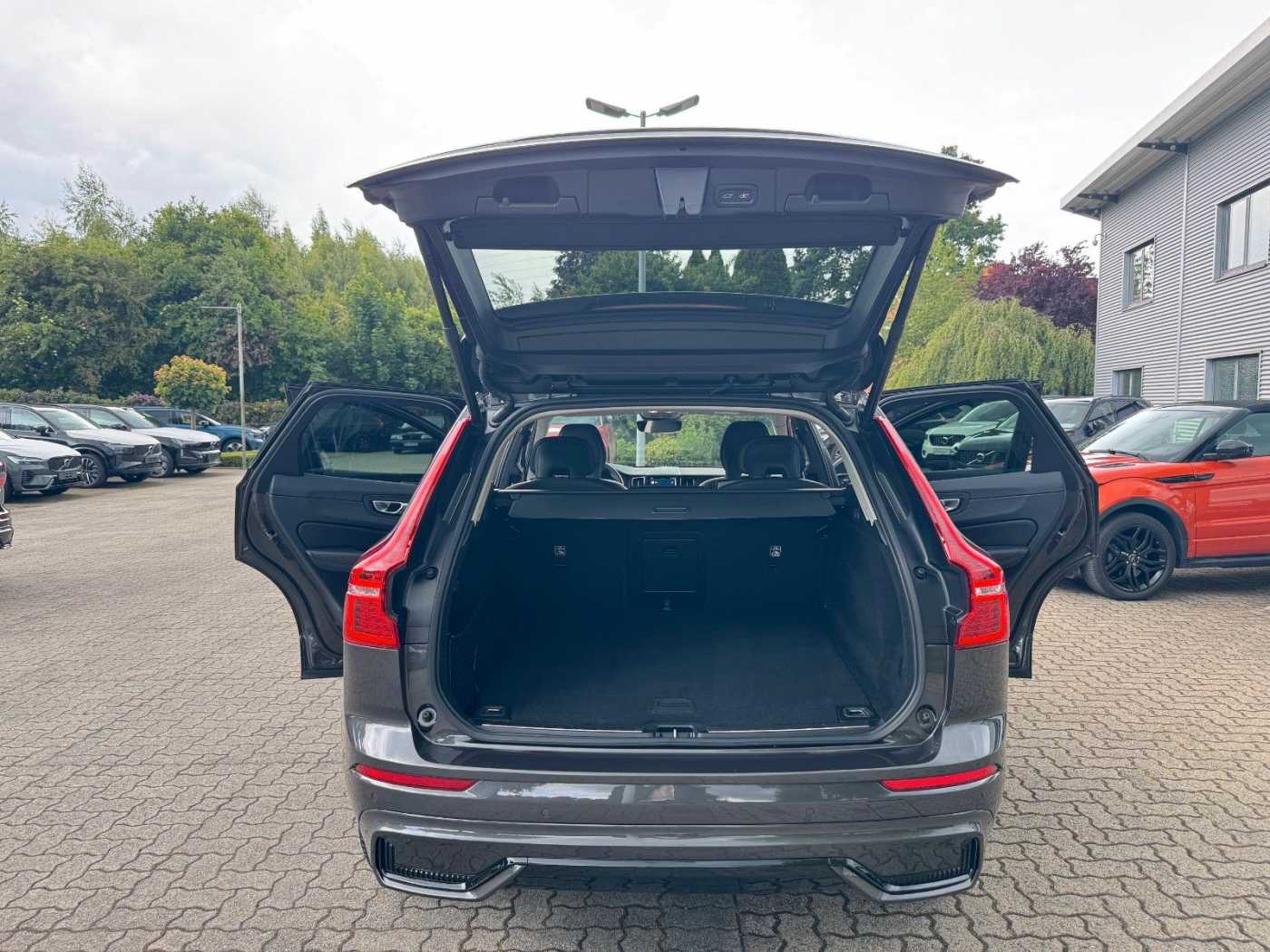 Volvo  B4 D AWD PLUS DARK - Pilot - H/K - Standhzg