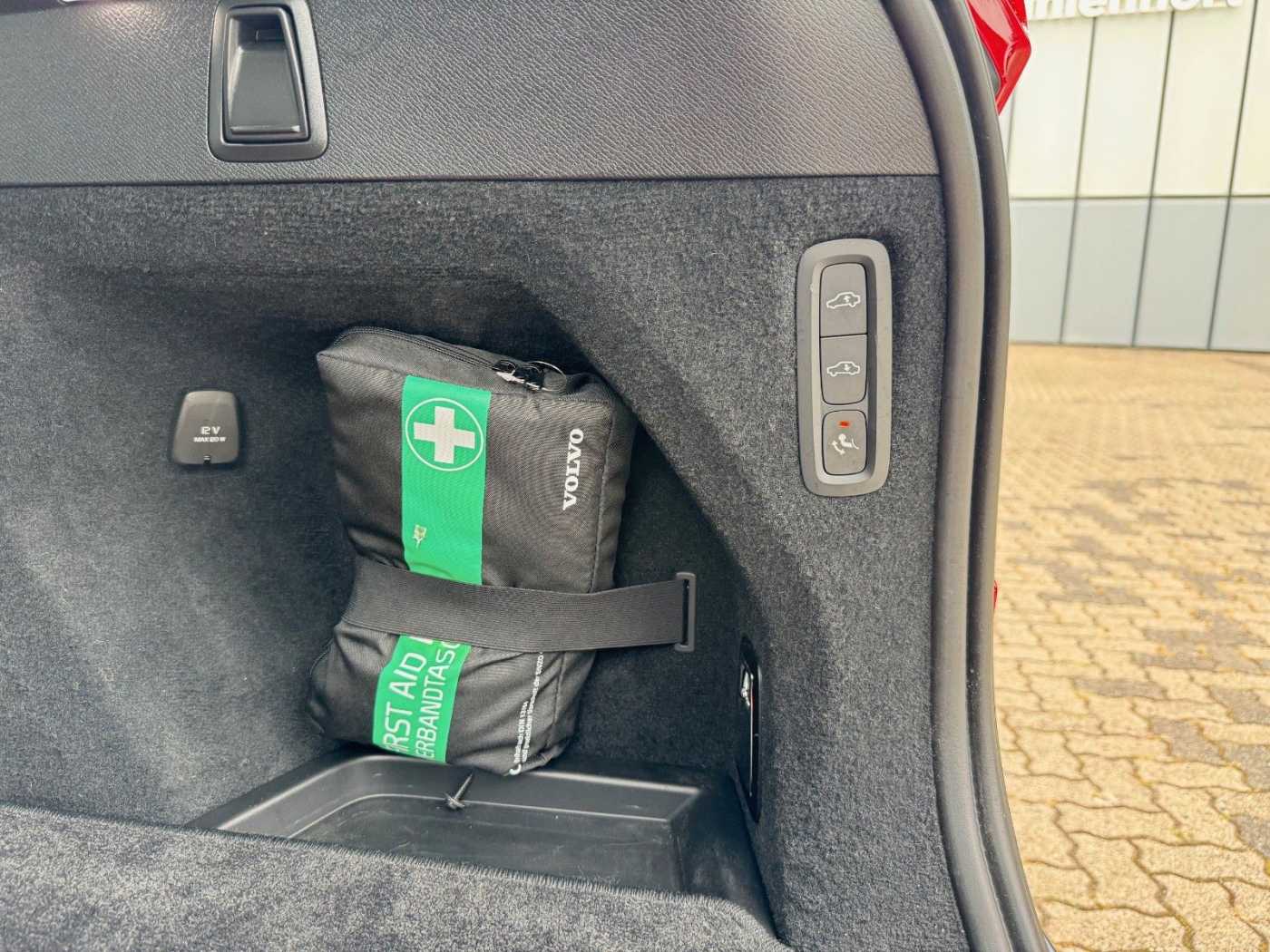 Volvo  B5 D AWD INSCRIPTION - AHK - Luft - Sthzg -