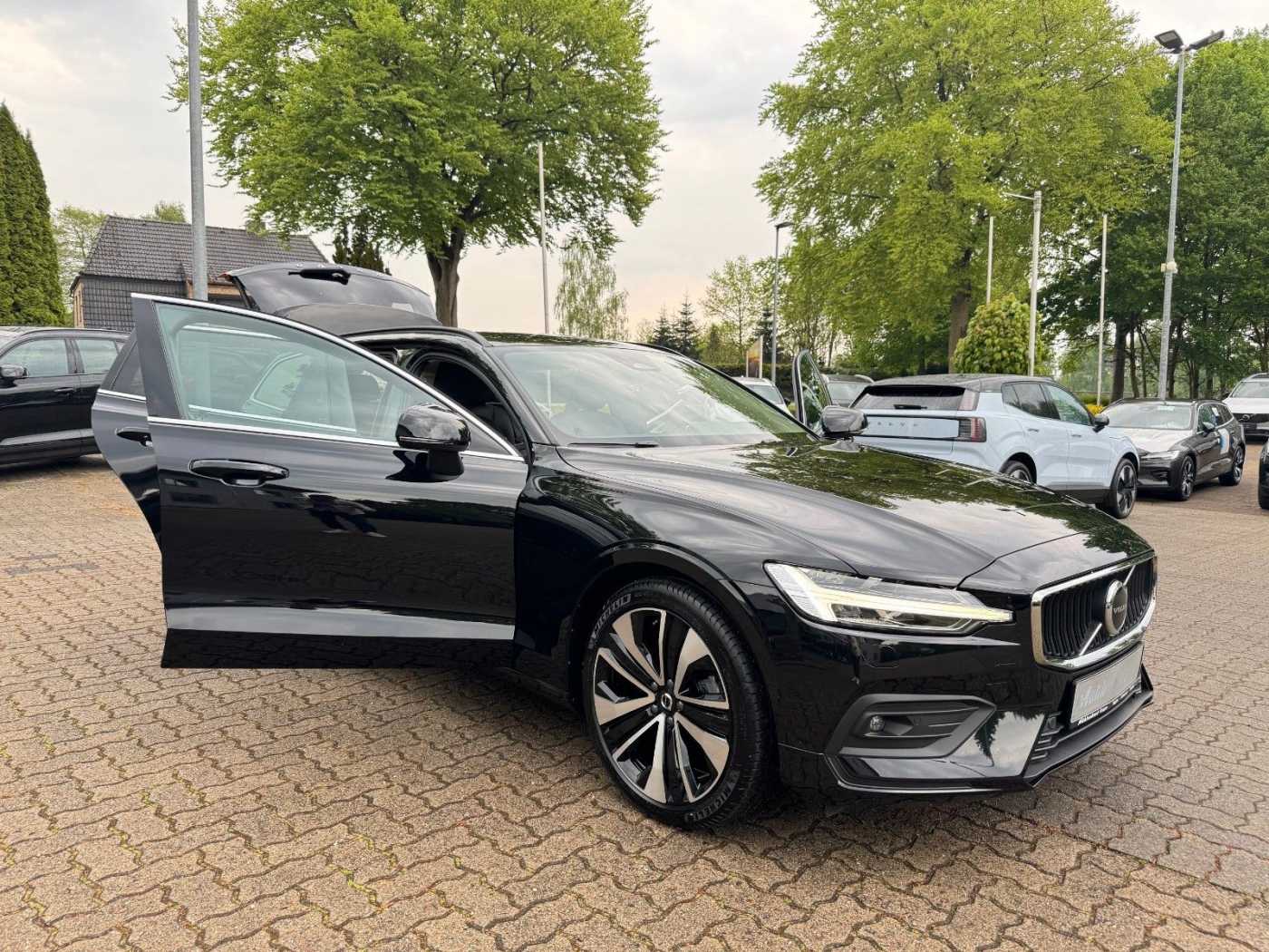 Volvo  B4 D Geartr. CORE - AHK - Sthzg - Pilot -Cam