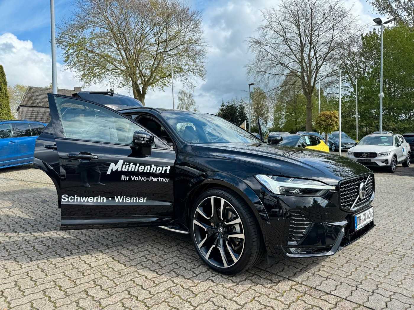 Volvo  B5 D AWD ULTIMATE DARK - Luftfahrw. - HEICO