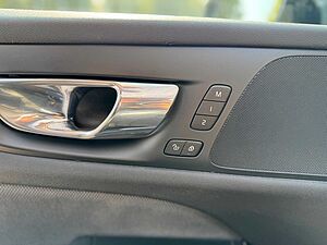 Volvo  D3 Geartr. R-DESIGN -  Cam - DAB+ - Voll-LED