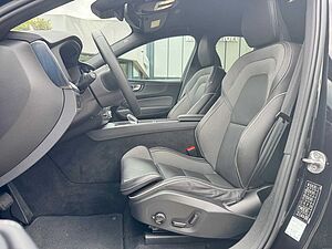 Volvo  B4 D AWD PLUS DARK - Standheizung - H/K