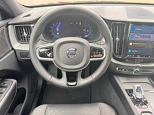 Volvo  B4 D AWD PLUS DARK - Standheizung - H/K