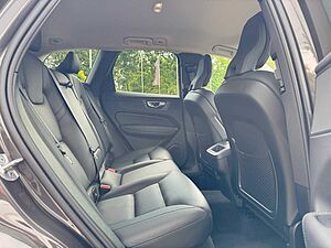 Volvo  B4 D AWD PLUS DARK - Pilot - H/K - Standhzg
