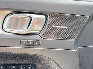Volvo  B3 DKG PLUS DARK - Pixel - Pilot - BLIS -