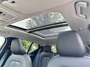 Volvo  B4 DKG ULTRA DARK - 360 - Pixel - Pilot -