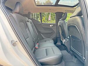Volvo  B4 DKG ULTRA DARK - 360 - Pixel - Pilot -