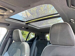Volvo  B4 Geartr. R-DESIGN - Pano - H/K - Voll-LED