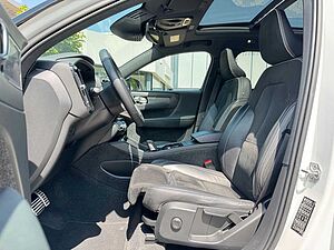Volvo  B4 Geartr. R-DESIGN - Pano - H/K - Voll-LED