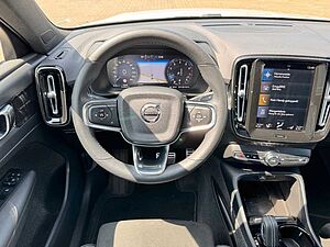 Volvo  B4 Geartr. R-DESIGN - Pano - H/K - Voll-LED