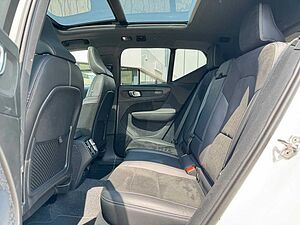 Volvo  B4 Geartr. R-DESIGN - Pano - H/K - Voll-LED