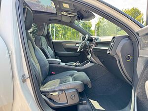 Volvo  B4 Geartr. R-DESIGN - Pano - H/K - Voll-LED