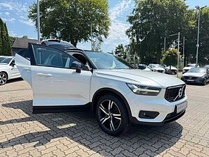 Volvo  B4 Geartr. R-DESIGN - Pano - H/K - Voll-LED