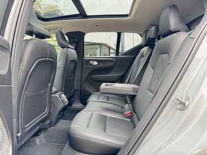 Volvo  B4 DKG ULTRA DARK - 360 - Pixel - Pilot -