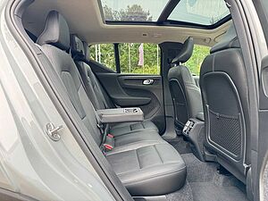 Volvo  B4 DKG ULTRA DARK - 360 - Pixel - Pilot -