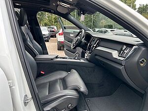 Volvo  B4 D AWD R-DESIGN-AHK-Sthzg-Luft-Pano-22'-