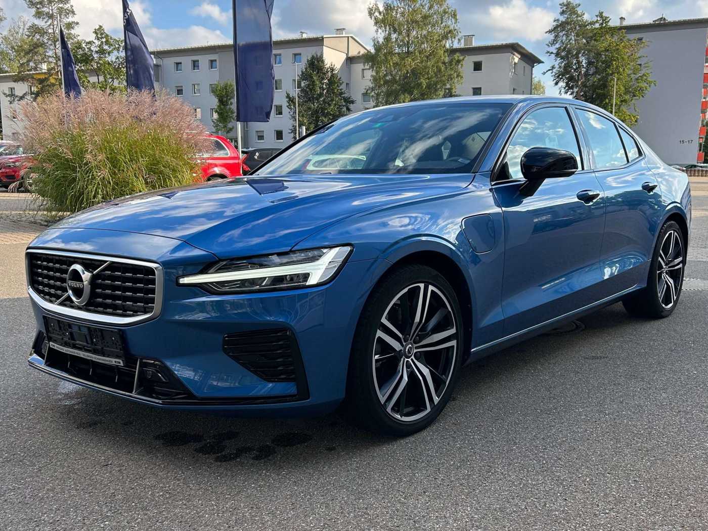 Volvo  R Design Recharge Plug-In Hybrid AWD