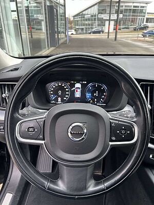 Volvo  Momentum Pro AWD