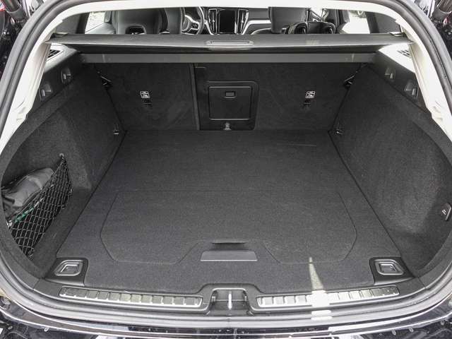 Volvo  B4 AWD Plus LED