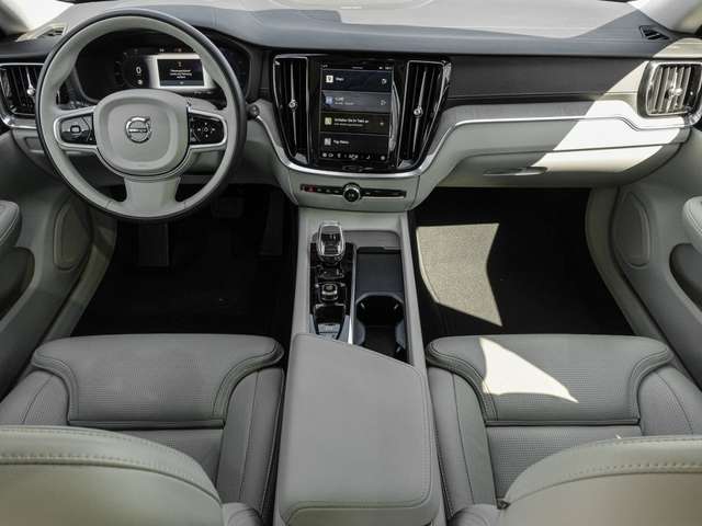 Volvo  B4 (Diesel) AWD Ultimate Pano Head UP LED