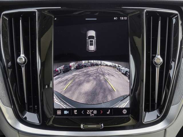 Volvo  B4 (Diesel) AWD Ultimate Pano Head UP LED