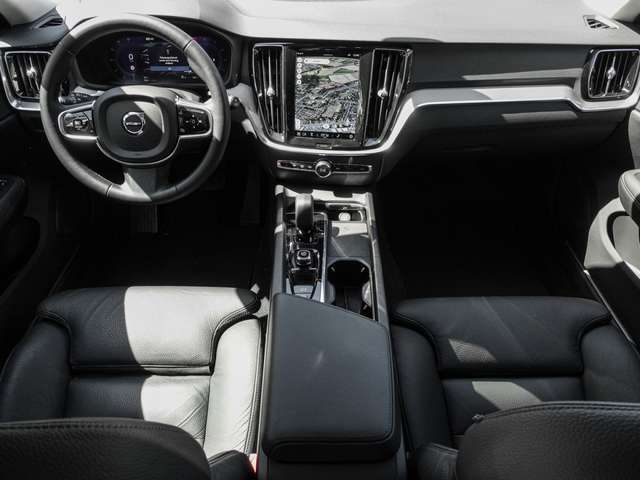 Volvo  B4 AWD Plus