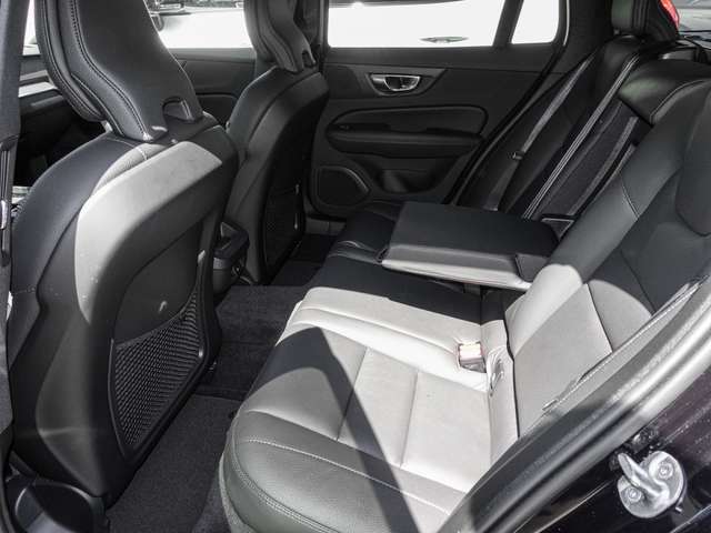Volvo  B4 AWD Plus
