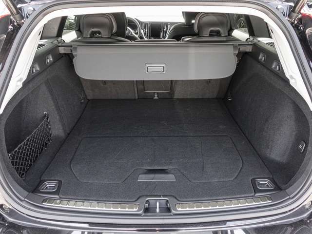 Volvo  B4 AWD Plus