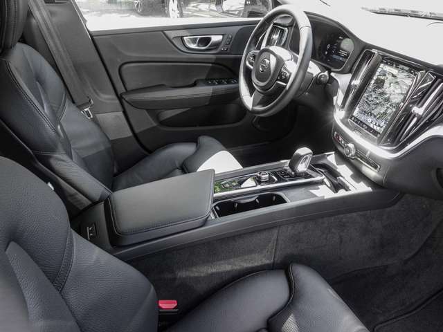 Volvo  B4 AWD Plus