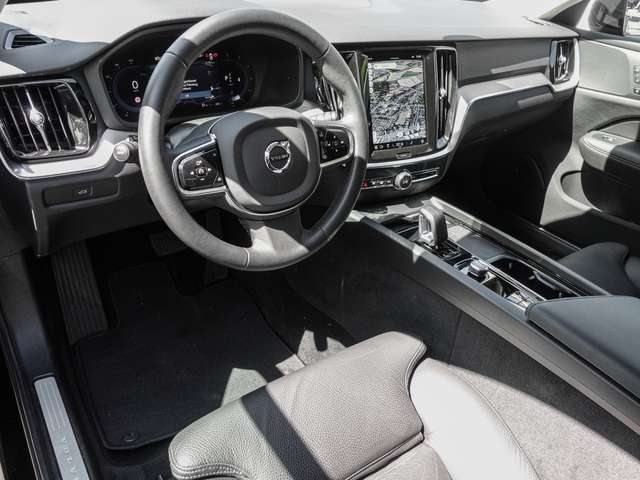 Volvo  B4 AWD Plus