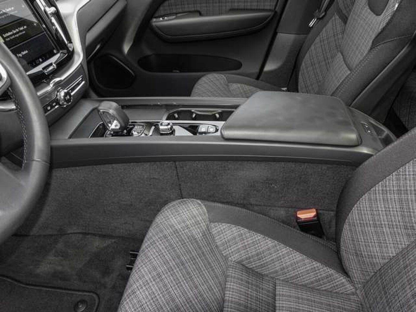 Volvo  T6 AWD Essential Plug-In Pano Sthz. LED
