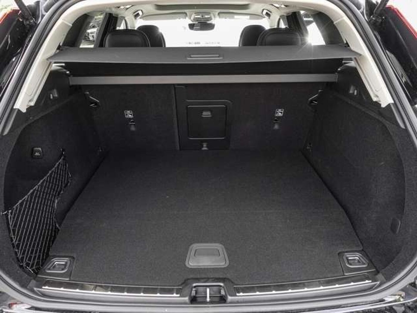Volvo  T6 AWD Essential Plug-In Pano Sthz. LED