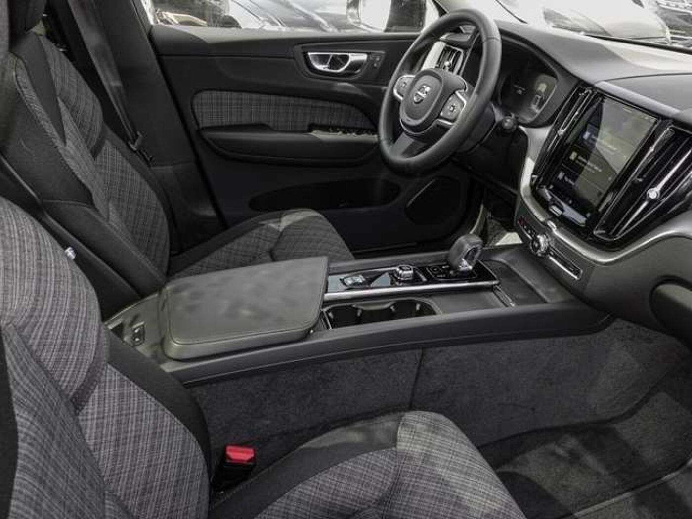 Volvo  T6 AWD Essential Plug-In Pano Sthz. LED