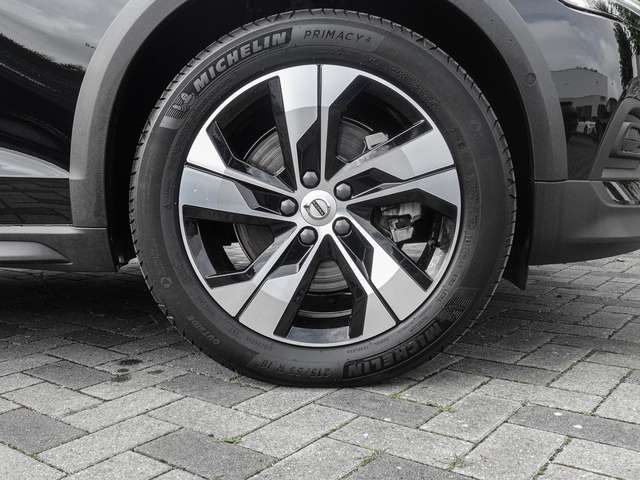 Volvo  B4 AWD Plus MATRIX  Sthz.