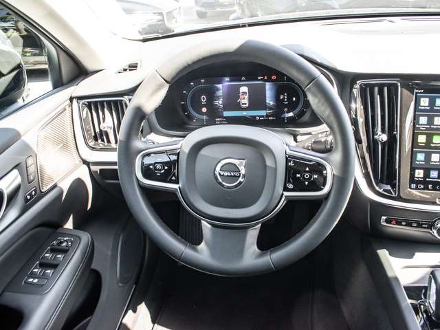 Volvo  B4 AWD Plus ACC LED