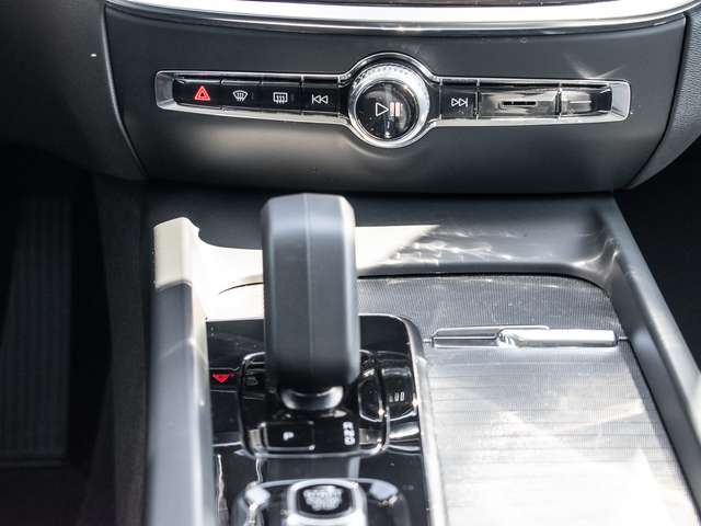 Volvo  B4 AWD Plus ACC LED
