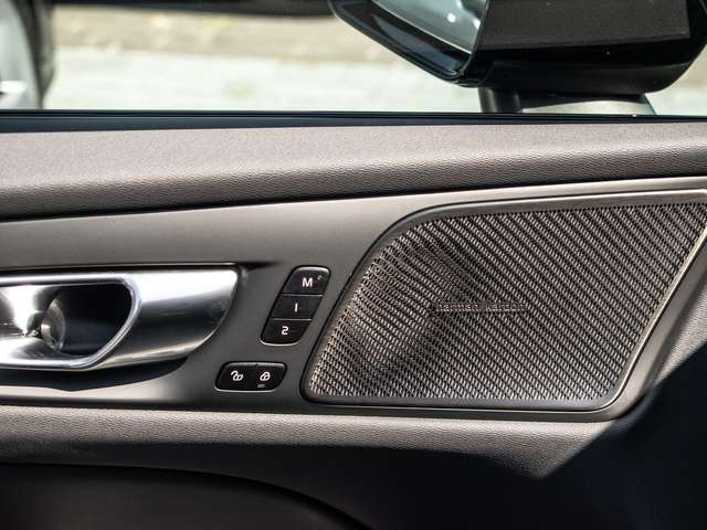 Volvo  B4 AWD Plus ACC LED