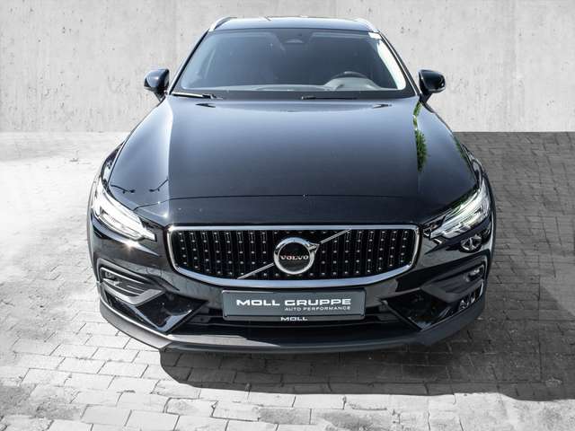 Volvo  B4 AWD Plus ACC LED