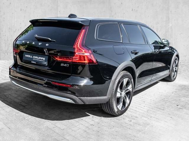 Volvo  B4 AWD Plus ACC LED