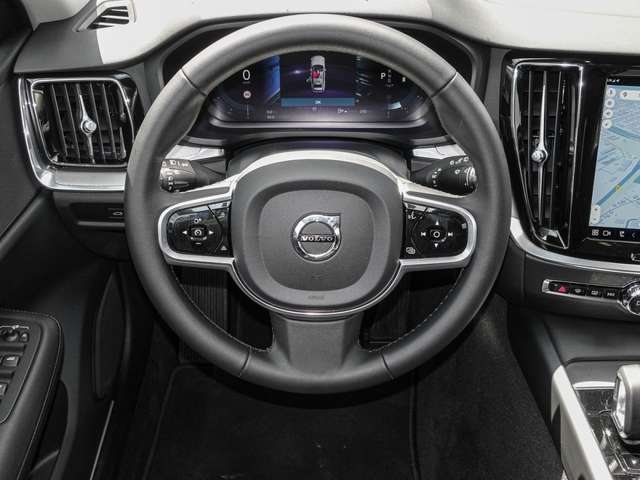 Volvo  B4 AWD Plus ACC LED