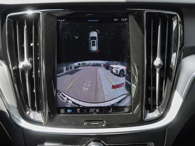 Volvo  B4 AWD Plus ACC LED