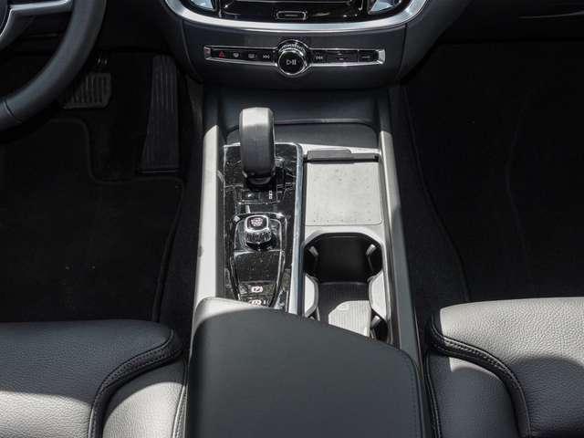 Volvo  B4 AWD Plus ACC LED