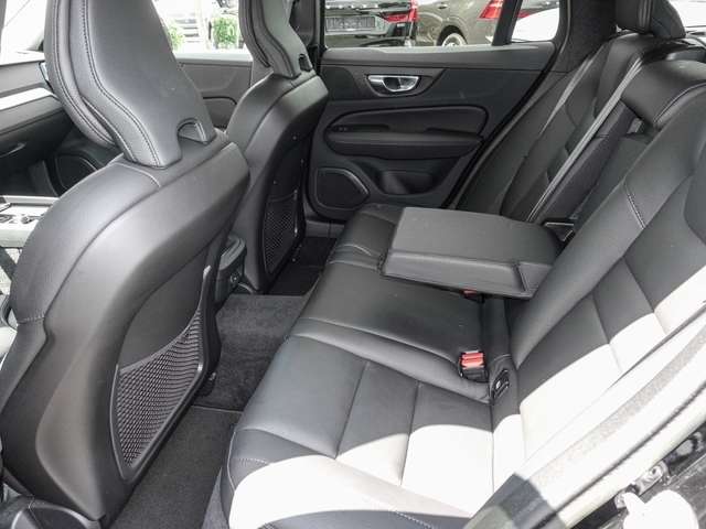 Volvo  B4 AWD Plus ACC LED