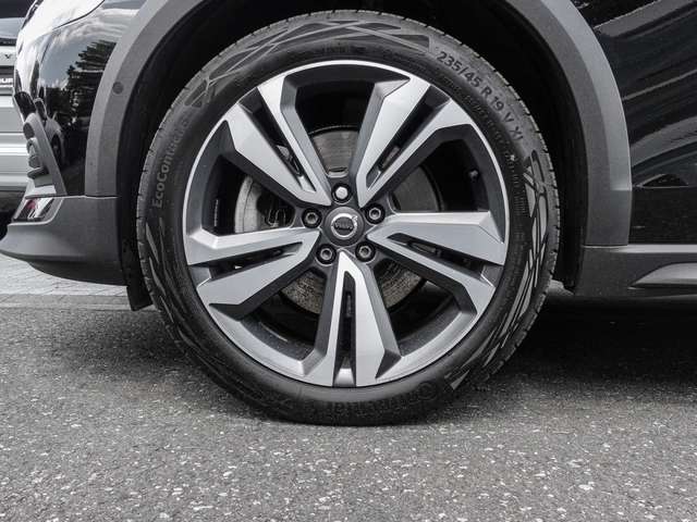 Volvo  B4 AWD Plus ACC LED