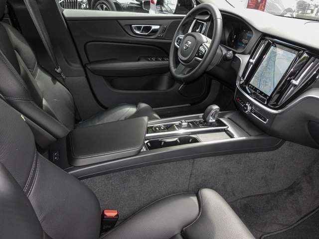 Volvo  B4 AWD Plus ACC LED