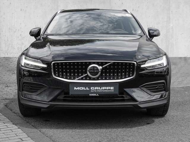 Volvo  B4 AWD Plus AHK LED